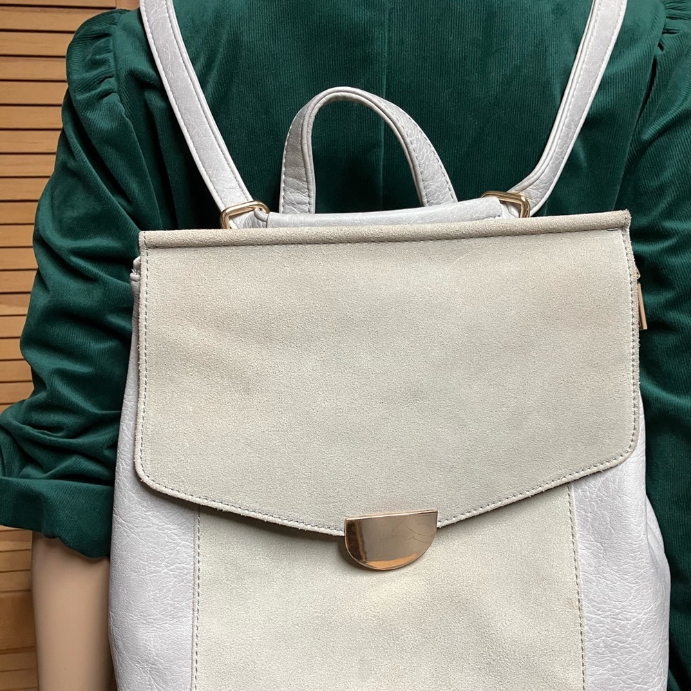 Moda? Chic Light Gray Backpack - Picture 2 of 15